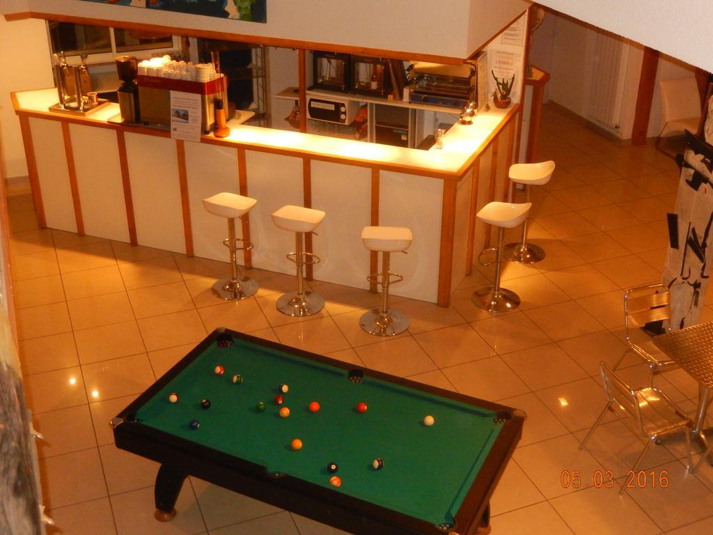 Hotel Eco Logis Espace Bellevue Séméac Kültér fotó