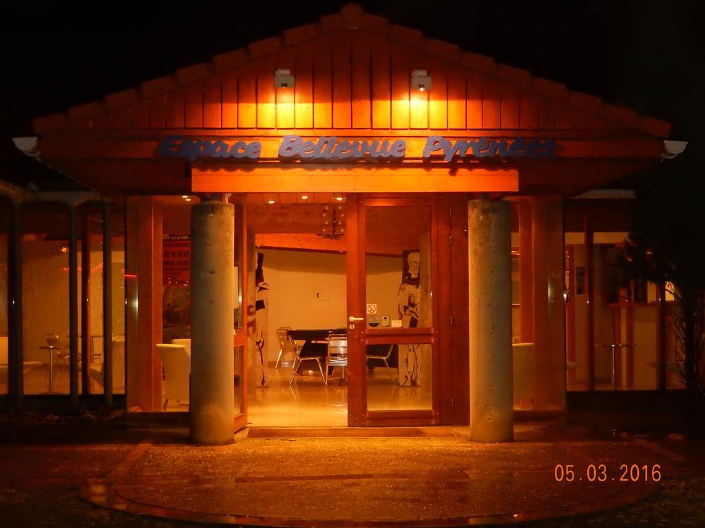Hotel Eco Logis Espace Bellevue Séméac Kültér fotó