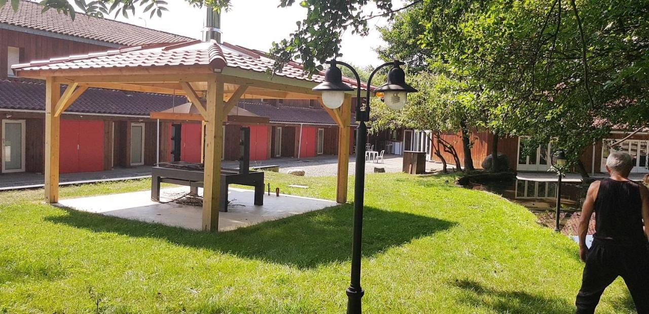 Hotel Eco Logis Espace Bellevue Séméac Kültér fotó