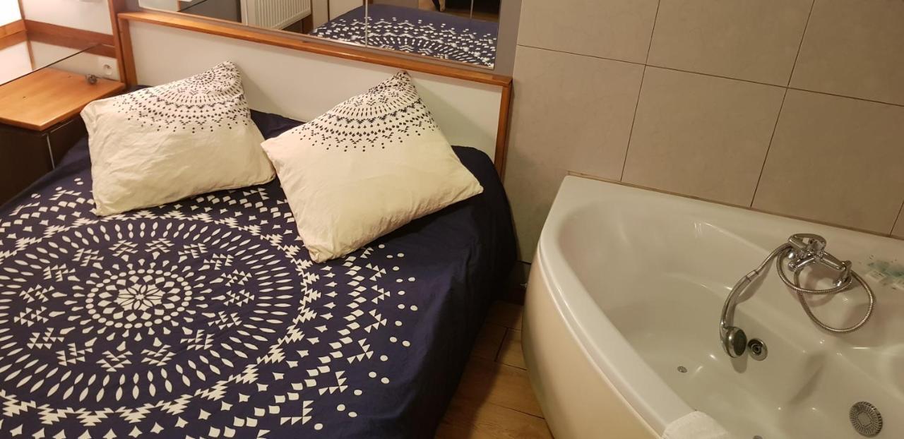 Hotel Eco Logis Espace Bellevue Séméac Kültér fotó